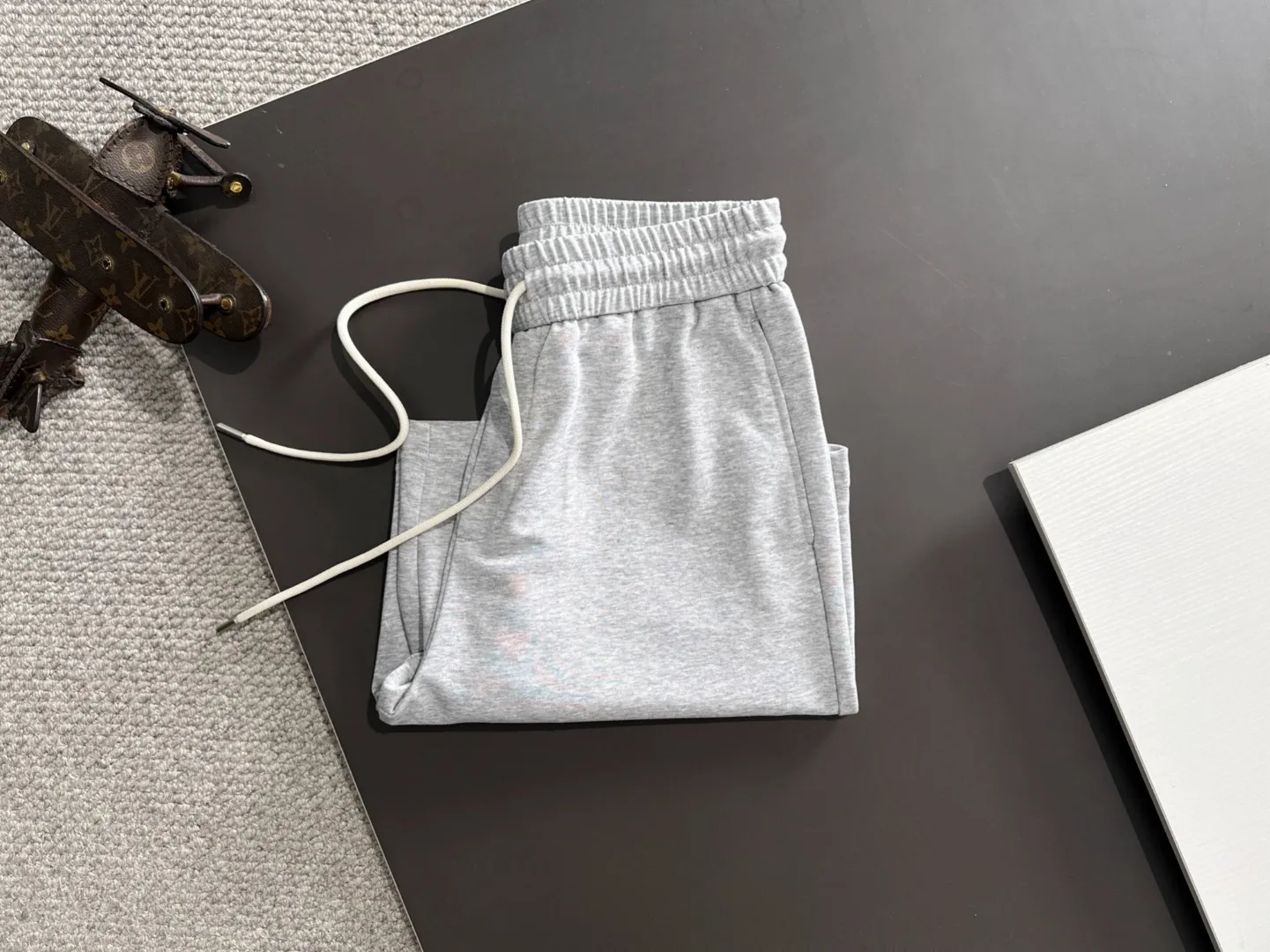 Next day delivery P300 High-end goods Big Goose 2025 new summer elastic band casual shorts, counter-customized fabrics, high breathability and comfort, impeccable details, brand element design concept, reflecting high quality. It feels delicate and soft! It presents a casual cut and the upper body shape is great! Size: M-4XL
